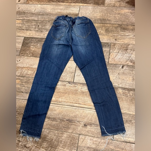 Jeans​ - Picture 10 of 11